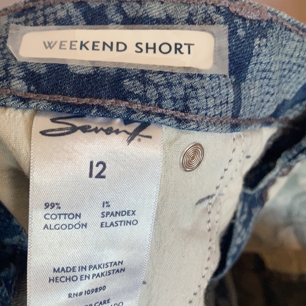 💜$15ifbundle3 Seven7 python print fray hem denim weekend short size 12 - Picture 17 of 17